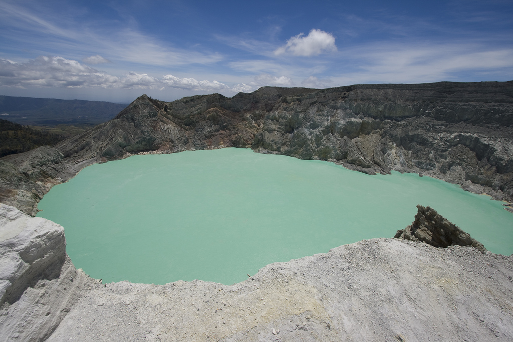 Blog Ativa_Lake_Kawah_Ijen_photoby_Richard Liblanc_via_Visualhunt