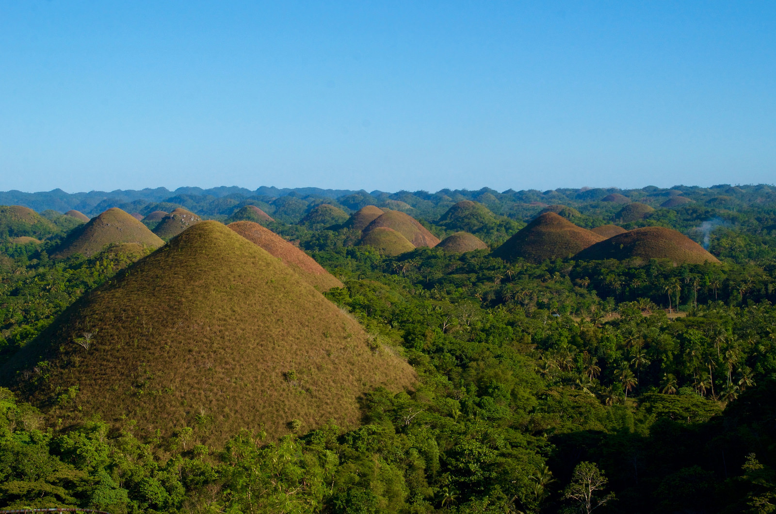 Blog Ativa_Chocolate_Hills_photoby_Jacob Johan_via_visualhunt